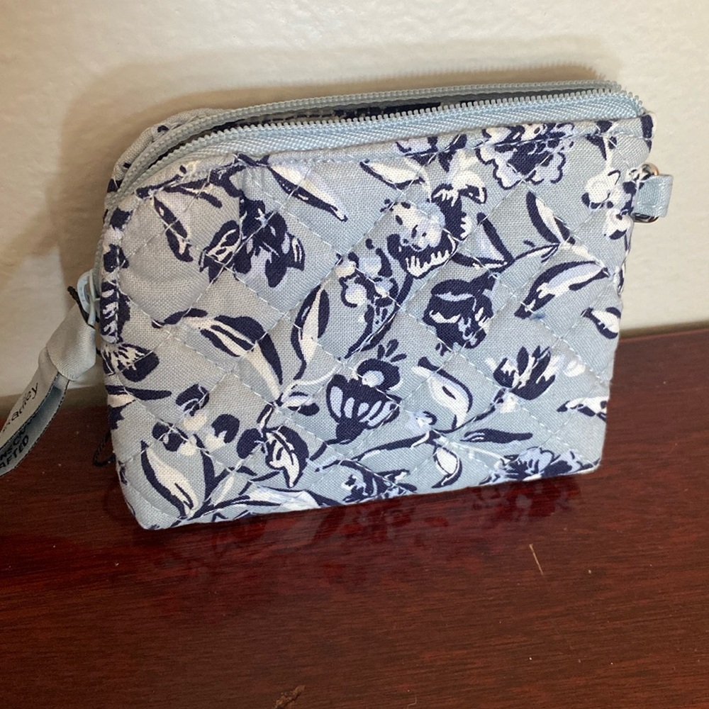 Vera Bradley coin purse       NWT
